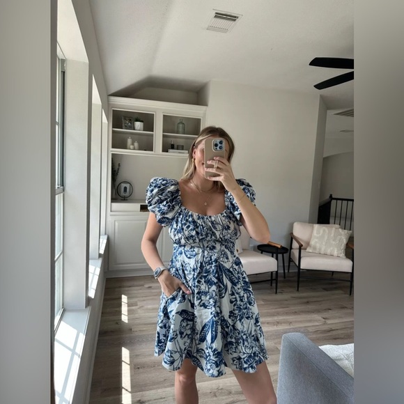 Abercrombie & Fitch Dresses & Skirts - Abercrombie & Fitch Ruched Puff Sleeve Mini Dress